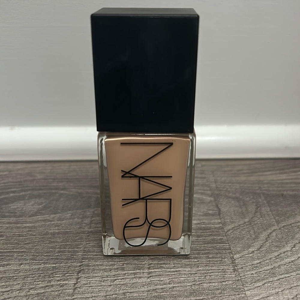 NARS Deauville L4 Light Reflecting Foundation